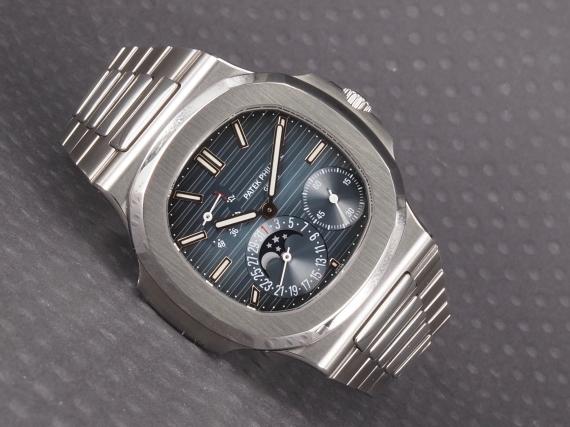 nautilus moon phase